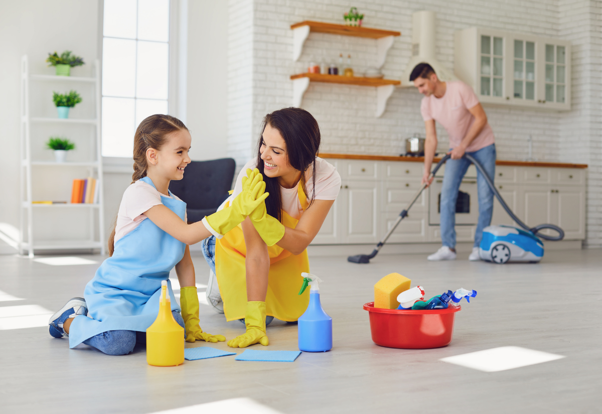Internationaler Tag der Familie: Wie man die ganze Familie auf spielerische Weise in die Reinigung einbeziehen kann